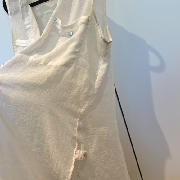 Cream sleeveless blouse - Picture 3 of 3